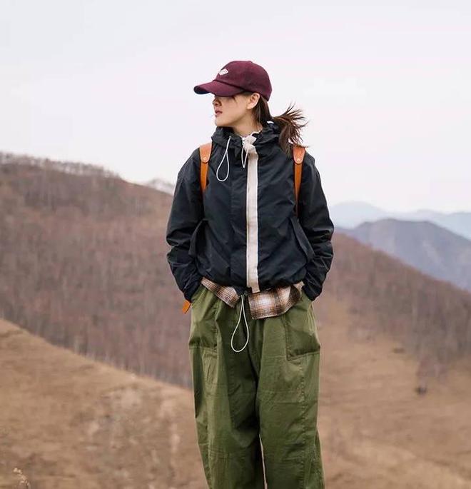 寒并非只有它冲锋衣称为新晋级顶流百家乐羽绒服把自己玩崩啦！冬季御(图5)